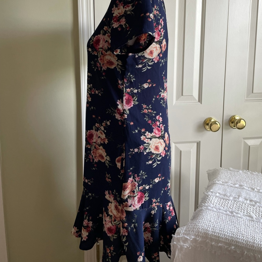 Francescas Dress - Picture 2 of 4
